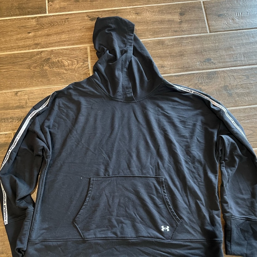 Women’s size 2X Under Armour Sweatshirt